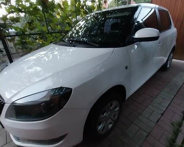 Білий Шкода Фабія, об'ємом двигуна 1.39 л та пробігом 110 тис. км за 6000 $, фото 1 на Automoto.ua