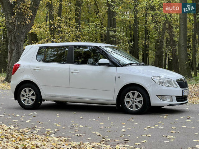 Белый Шкода Фабия, объемом двигателя 1.2 л и пробегом 228 тыс. км за 7300 $, фото 4 на Automoto.ua