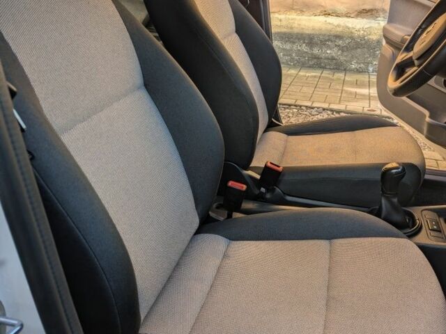 Белый Шкода Фабия, объемом двигателя 1.6 л и пробегом 174 тыс. км за 5999 $, фото 12 на Automoto.ua