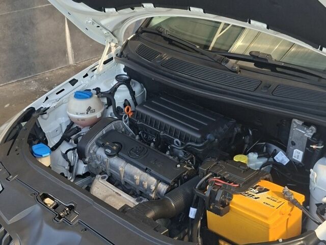 Білий Шкода Фабія, об'ємом двигуна 1.4 л та пробігом 270 тис. км за 6050 $, фото 6 на Automoto.ua