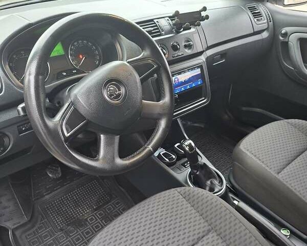 Белый Шкода Фабия, объемом двигателя 1.4 л и пробегом 285 тыс. км за 6050 $, фото 17 на Automoto.ua