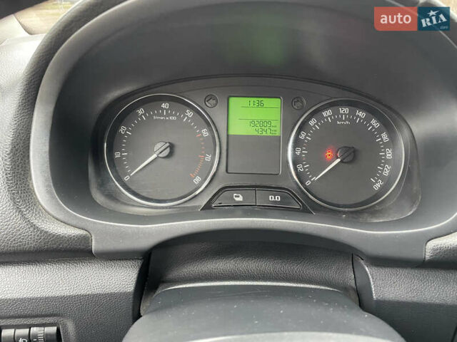 Белый Шкода Фабия, объемом двигателя 1.4 л и пробегом 198 тыс. км за 6200 $, фото 33 на Automoto.ua