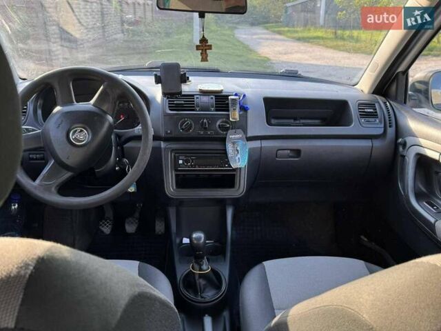 Белый Шкода Фабия, объемом двигателя 1.2 л и пробегом 390 тыс. км за 5200 $, фото 6 на Automoto.ua