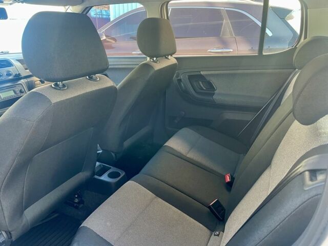 Шкода Фабия 2013 в Кропивницком (Кировограде) на Automoto.ua Белый Шкода Фабия, объемом двигателя 1.6 л и пробегом 200 тыс. км за 6250 $, фото 5 на Automoto.ua