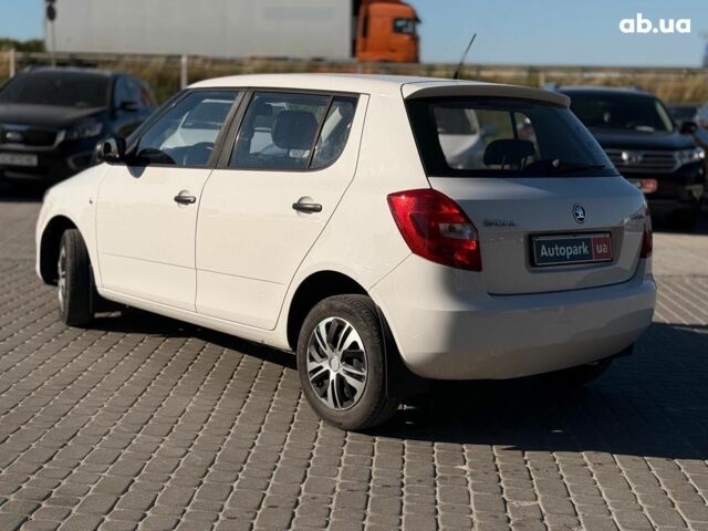 Белый Шкода Фабия, объемом двигателя 1.2 л и пробегом 285 тыс. км за 5690 $, фото 6 на Automoto.ua