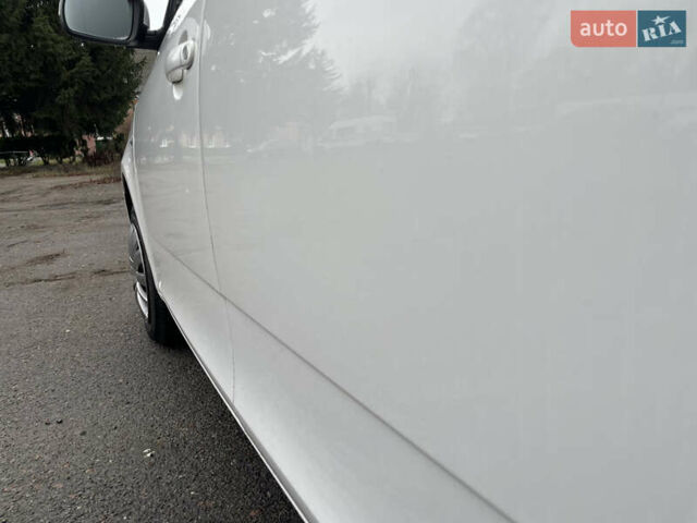 Белый Шкода Фабия, объемом двигателя 1.4 л и пробегом 198 тыс. км за 6200 $, фото 11 на Automoto.ua