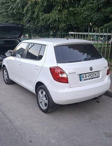 Белый Шкода Фабия, объемом двигателя 1.4 л и пробегом 285 тыс. км за 6050 $, фото 22 на Automoto.ua