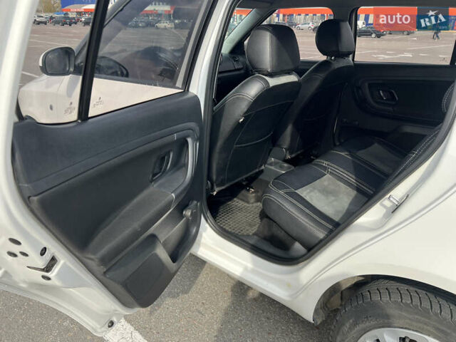 Белый Шкода Фабия, объемом двигателя 1.39 л и пробегом 249 тыс. км за 4850 $, фото 6 на Automoto.ua