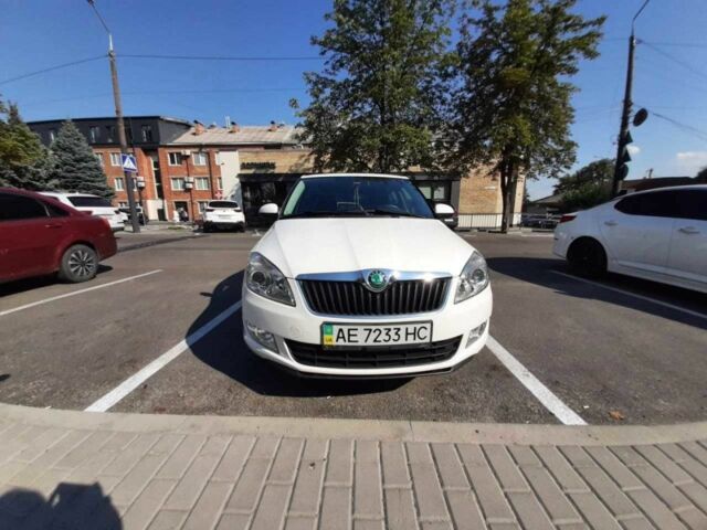 Белый Шкода Фабия, объемом двигателя 1.6 л и пробегом 72 тыс. км за 8500 $, фото 6 на Automoto.ua