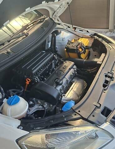 Белый Шкода Фабия, объемом двигателя 1.4 л и пробегом 285 тыс. км за 6050 $, фото 4 на Automoto.ua