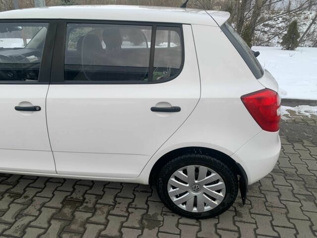 Белый Шкода Фабия, объемом двигателя 1.2 л и пробегом 193 тыс. км за 6000 $, фото 6 на Automoto.ua