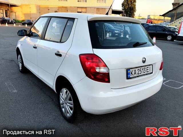 Белый Шкода Фабия, объемом двигателя 1.2 л и пробегом 289 тыс. км за 4700 $, фото 3 на Automoto.ua