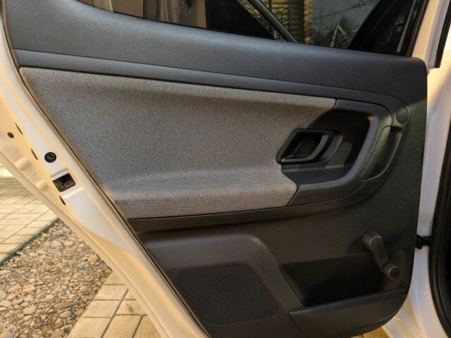 Белый Шкода Фабия, объемом двигателя 1.6 л и пробегом 174 тыс. км за 5999 $, фото 18 на Automoto.ua