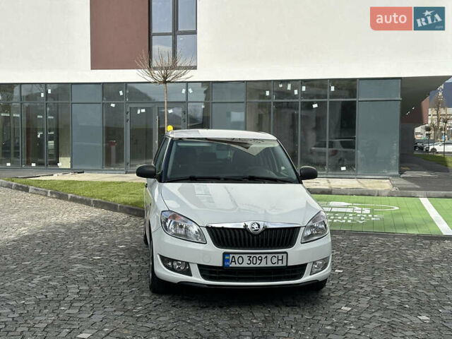 Белый Шкода Фабия, объемом двигателя 1.39 л и пробегом 180 тыс. км за 5100 $, фото 2 на Automoto.ua