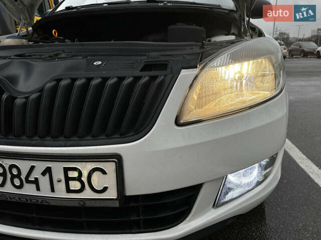 Белый Шкода Фабия, объемом двигателя 1.2 л и пробегом 162 тыс. км за 6000 $, фото 88 на Automoto.ua