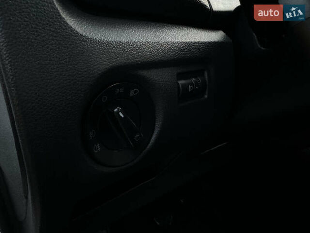 Белый Шкода Фабия, объемом двигателя 1.4 л и пробегом 86 тыс. км за 7700 $, фото 49 на Automoto.ua