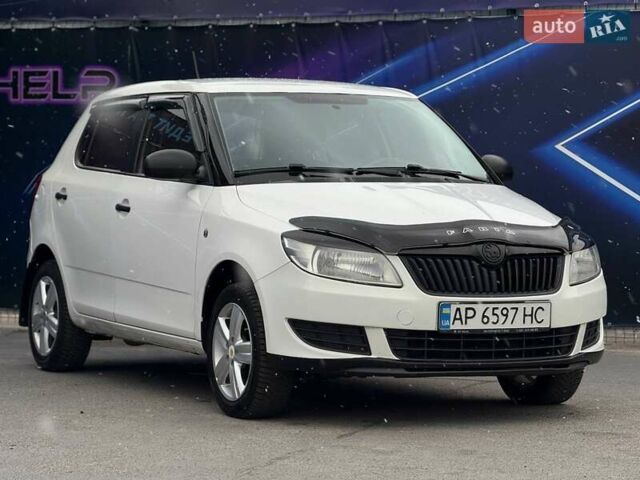 Белый Шкода Фабия, объемом двигателя 1.2 л и пробегом 161 тыс. км за 4299 $, фото 3 на Automoto.ua