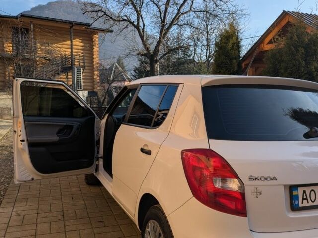 Белый Шкода Фабия, объемом двигателя 1.6 л и пробегом 174 тыс. км за 5999 $, фото 17 на Automoto.ua