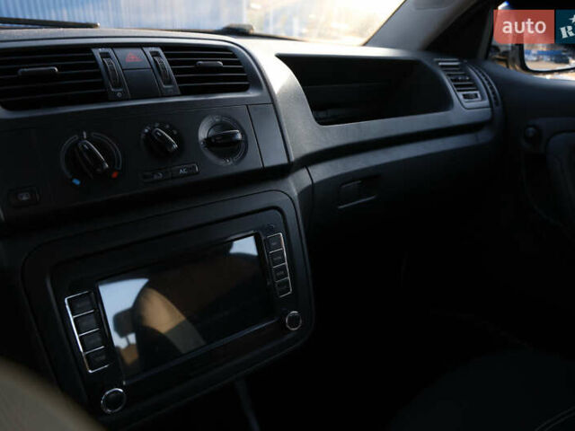 Белый Шкода Фабия, объемом двигателя 1.2 л и пробегом 256 тыс. км за 4950 $, фото 6 на Automoto.ua