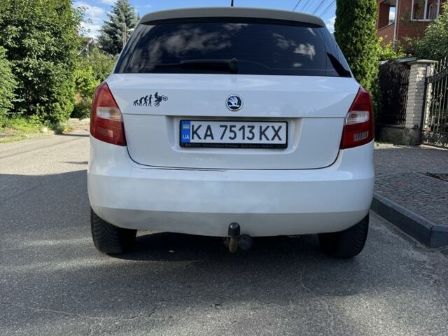 Белый Шкода Фабия, объемом двигателя 1.2 л и пробегом 355 тыс. км за 3990 $, фото 3 на Automoto.ua