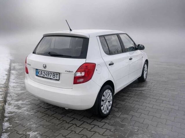 Белый Шкода Фабия, объемом двигателя 1.2 л и пробегом 193 тыс. км за 6000 $, фото 3 на Automoto.ua