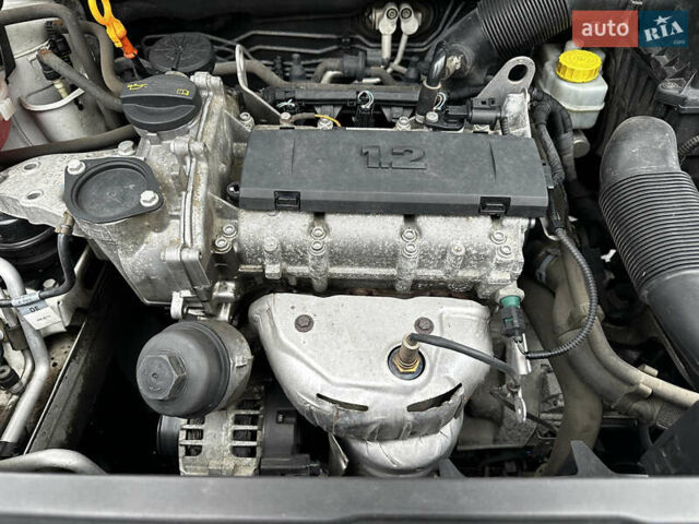 Белый Шкода Фабия, объемом двигателя 1.2 л и пробегом 162 тыс. км за 6000 $, фото 70 на Automoto.ua