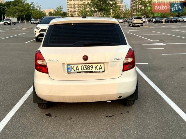 Белый Шкода Фабия, объемом двигателя 1.2 л и пробегом 231 тыс. км за 5700 $, фото 5 на Automoto.ua