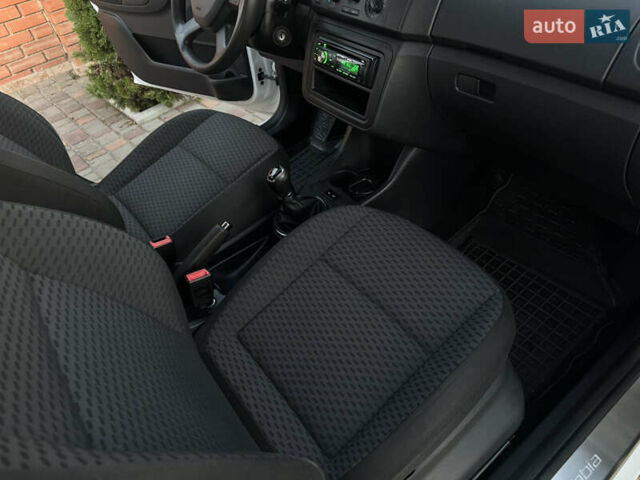 Белый Шкода Фабия, объемом двигателя 1.4 л и пробегом 86 тыс. км за 7700 $, фото 54 на Automoto.ua