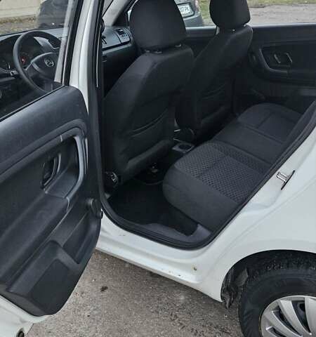 Шкода Фабия 2013 в Киеве на Automoto.ua Белый Шкода Фабия, объемом двигателя 1.39 л и пробегом 192 тыс. км за 5800 $, фото 7 на Automoto.ua