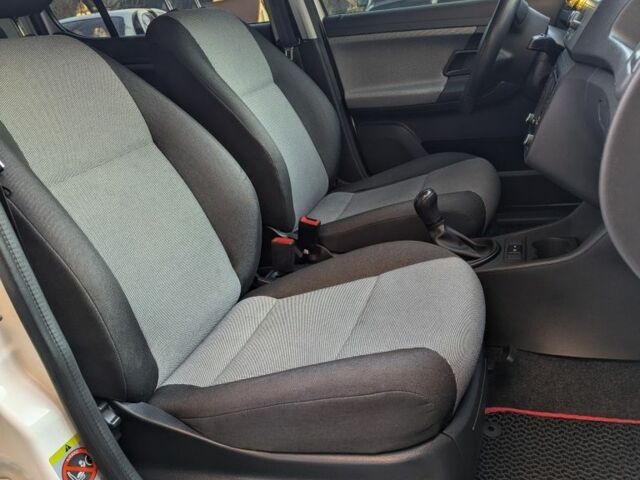 Белый Шкода Фабия, объемом двигателя 1.6 л и пробегом 174 тыс. км за 5999 $, фото 5 на Automoto.ua