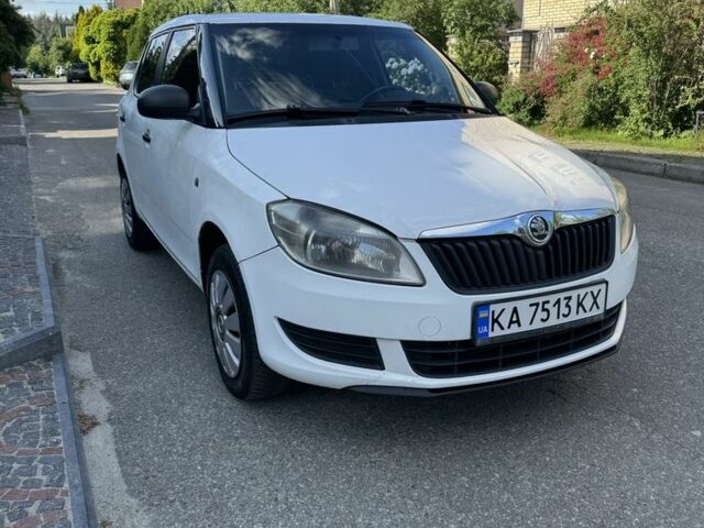 Белый Шкода Фабия, объемом двигателя 1.2 л и пробегом 355 тыс. км за 3990 $, фото 5 на Automoto.ua