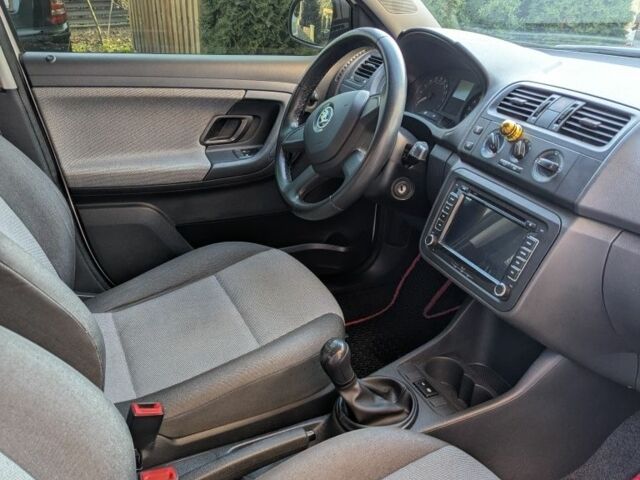 Белый Шкода Фабия, объемом двигателя 1.6 л и пробегом 174 тыс. км за 5999 $, фото 2 на Automoto.ua