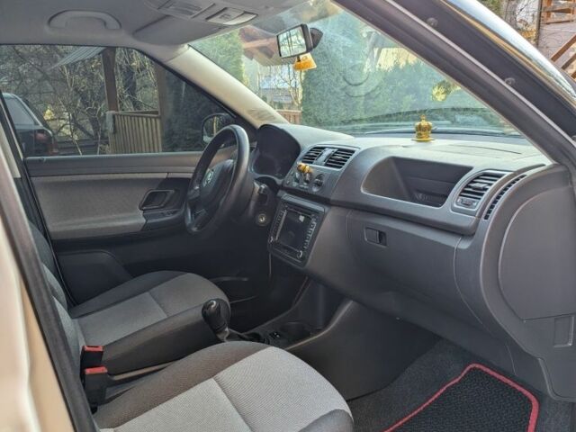 Белый Шкода Фабия, объемом двигателя 1.6 л и пробегом 174 тыс. км за 5999 $, фото 1 на Automoto.ua