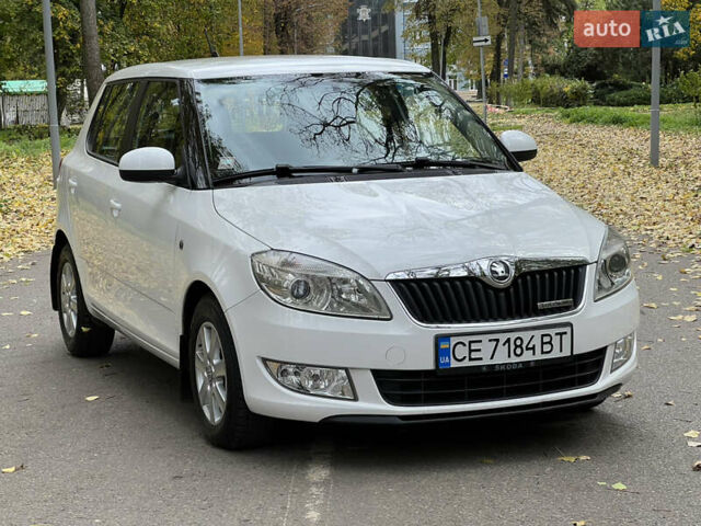 Белый Шкода Фабия, объемом двигателя 1.2 л и пробегом 228 тыс. км за 7300 $, фото 2 на Automoto.ua