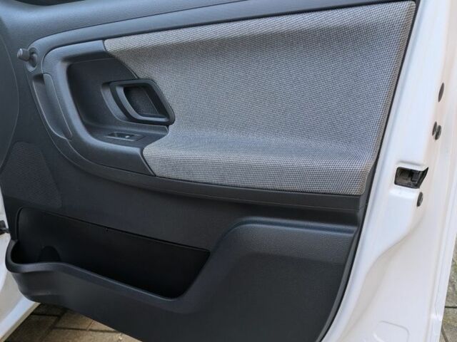 Белый Шкода Фабия, объемом двигателя 1.6 л и пробегом 174 тыс. км за 5999 $, фото 4 на Automoto.ua