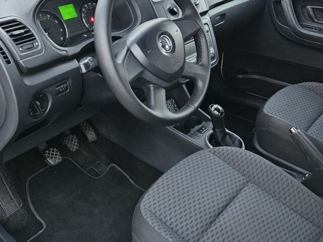 Шкода Фабия 2013 в Киеве на Automoto.ua Белый Шкода Фабия, объемом двигателя 1.4 л и пробегом 192 тыс. км за 5800 $, фото 3 на Automoto.ua