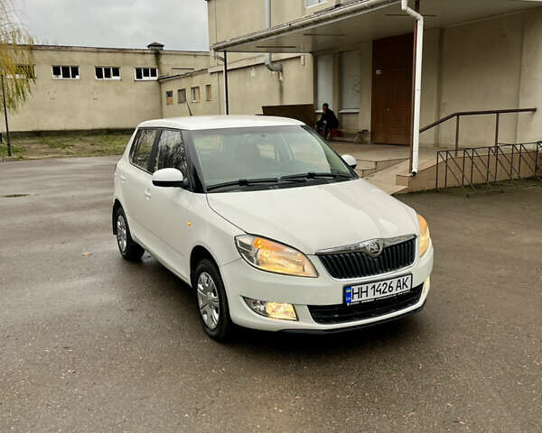 Белый Шкода Фабия, объемом двигателя 1.39 л и пробегом 221 тыс. км за 5200 $, фото 4 на Automoto.ua