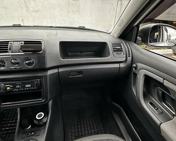 Белый Шкода Фабия, объемом двигателя 1.2 л и пробегом 162 тыс. км за 6000 $, фото 38 на Automoto.ua