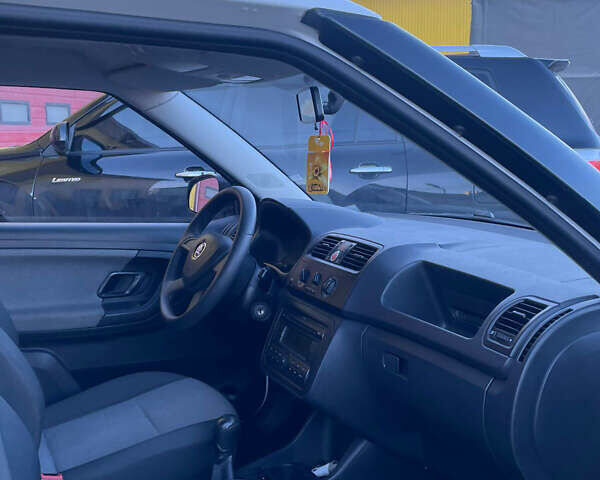 Белый Шкода Фабия, объемом двигателя 1.2 л и пробегом 183 тыс. км за 5000 $, фото 6 на Automoto.ua