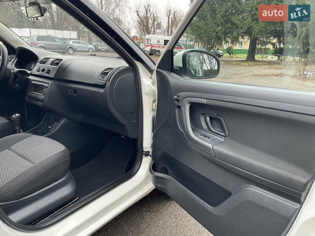 Белый Шкода Фабия, объемом двигателя 1.4 л и пробегом 198 тыс. км за 6200 $, фото 20 на Automoto.ua