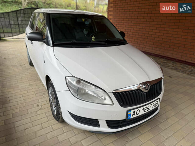 Білий Шкода Фабія, об'ємом двигуна 1.6 л та пробігом 313 тис. км за 5500 $, фото 1 на Automoto.ua