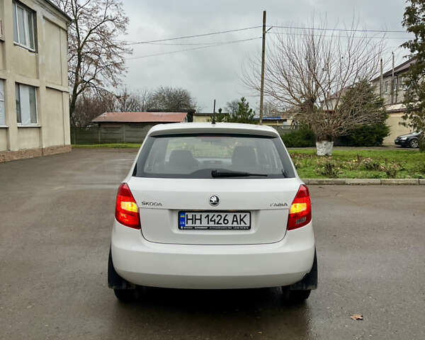 Белый Шкода Фабия, объемом двигателя 1.39 л и пробегом 221 тыс. км за 5200 $, фото 9 на Automoto.ua