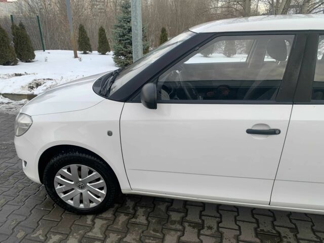 Белый Шкода Фабия, объемом двигателя 1.2 л и пробегом 193 тыс. км за 6000 $, фото 7 на Automoto.ua