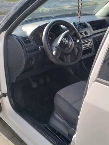 Білий Шкода Фабія, об'ємом двигуна 1.2 л та пробігом 217 тис. км за 5300 $, фото 3 на Automoto.ua