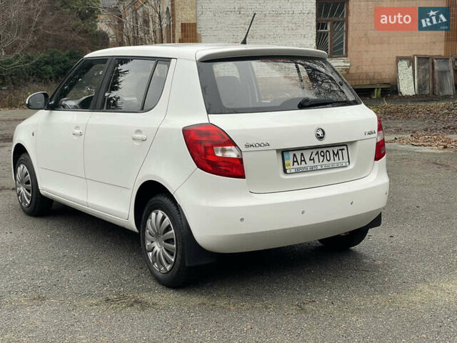 Белый Шкода Фабия, объемом двигателя 1.4 л и пробегом 198 тыс. км за 6200 $, фото 9 на Automoto.ua