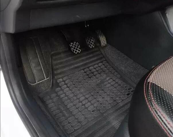 Білий Шкода Фабія, об'ємом двигуна 1.2 л та пробігом 144 тис. км за 5900 $, фото 8 на Automoto.ua