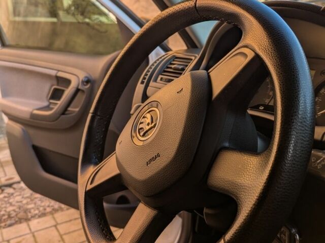 Белый Шкода Фабия, объемом двигателя 1.6 л и пробегом 174 тыс. км за 5999 $, фото 10 на Automoto.ua