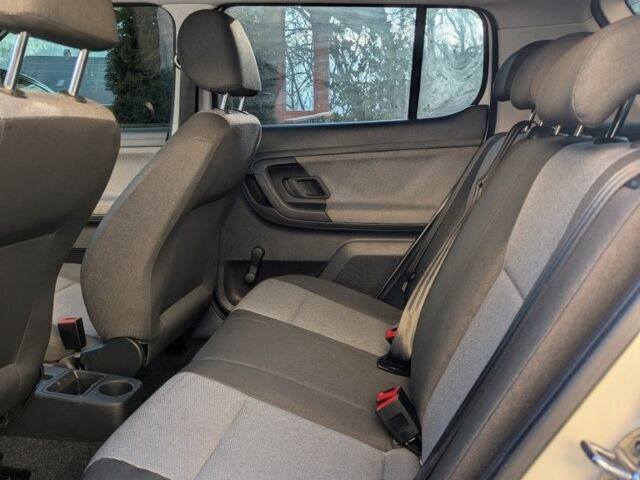 Белый Шкода Фабия, объемом двигателя 1.6 л и пробегом 174 тыс. км за 5999 $, фото 19 на Automoto.ua