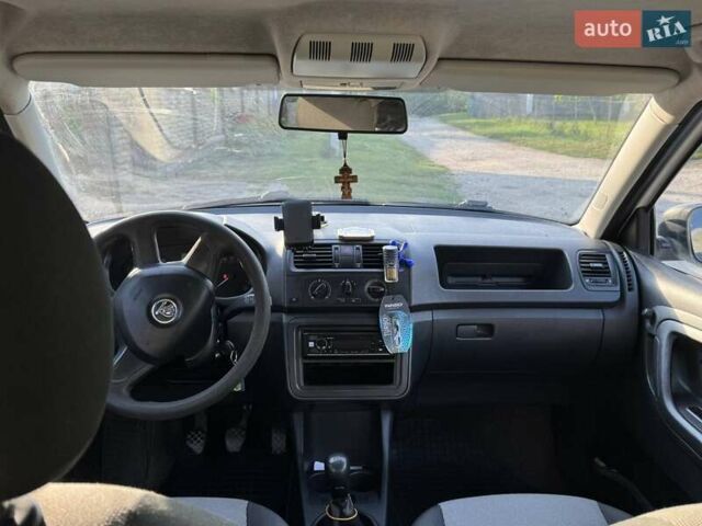 Белый Шкода Фабия, объемом двигателя 1.2 л и пробегом 390 тыс. км за 5200 $, фото 7 на Automoto.ua