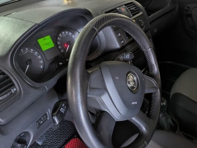 Белый Шкода Фабия, объемом двигателя 1.6 л и пробегом 174 тыс. км за 5999 $, фото 21 на Automoto.ua